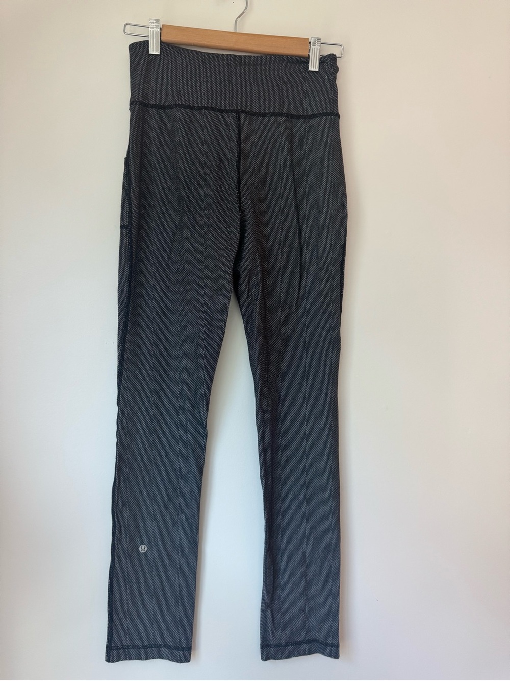 LULULEMON High Rise Front Pocket Athletic Leggings Black White Tweed Dot Size 6